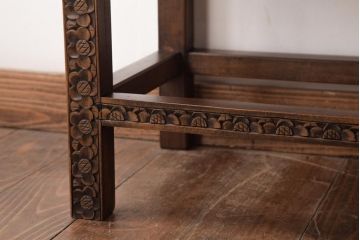 ビンテージ家具　花鳥図　埋め尽くすような花の彫刻が目を引くネストテーブル(サイドテーブル)(R-037352)