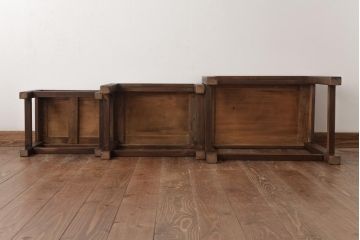 ビンテージ家具　花鳥図　埋め尽くすような花の彫刻が目を引くネストテーブル(サイドテーブル)(R-037352)