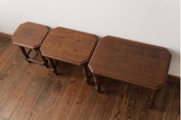 中古　海外輸入家具　クラシックカントリーにおすすめなオーク材製ネストテーブル(サイドテーブル)(R-037353)
