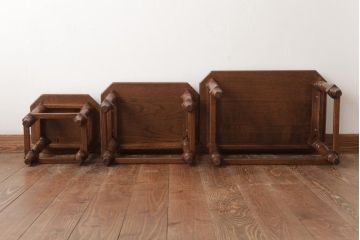 中古　海外輸入家具　クラシックカントリーにおすすめなオーク材製ネストテーブル(サイドテーブル)(R-037353)
