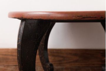 アンティーク家具　漆塗り　個性的な脚が目を引く珍しいデザインのちゃぶ台(丸テーブル)(R-037355)
