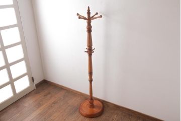 中古　ビンテージカリモク　上品な挽き物加工が施されたポールハンガー(コートハンガー)(R-037357)