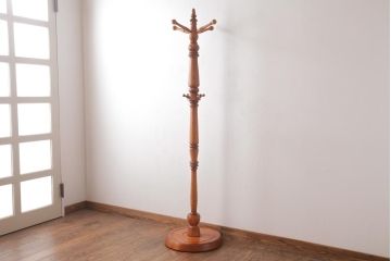 中古　ビンテージカリモク　上品な挽き物加工が施されたポールハンガー(コートハンガー)(R-037357)