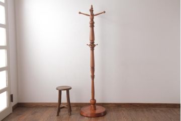 中古　ビンテージカリモク　上品な挽き物加工が施されたポールハンガー(コートハンガー)(R-037357)