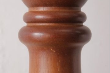 中古　ビンテージカリモク　上品な挽き物加工が施されたポールハンガー(コートハンガー)(R-037357)