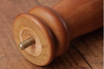 中古　ビンテージカリモク　上品な挽き物加工が施されたポールハンガー(コートハンガー)(R-037357)