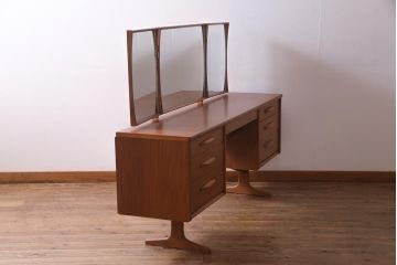 ヴィンテージ家具　Austinsuite(オースティンスイート)　チーク材　スタイリッシュな北欧スタイルのドレッサー(ドレッシングチェスト、鏡台、ビンテージ)
