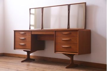 ヴィンテージ家具　Austinsuite(オースティンスイート)　チーク材　スタイリッシュな北欧スタイルのドレッサー(ドレッシングチェスト、鏡台、ビンテージ)