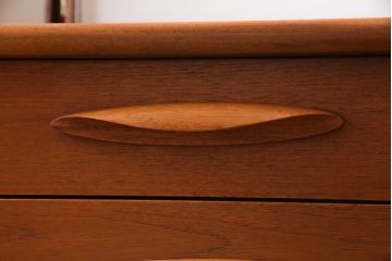 ヴィンテージ家具　Austinsuite(オースティンスイート)　チーク材　スタイリッシュな北欧スタイルのドレッサー(ドレッシングチェスト、鏡台、ビンテージ)