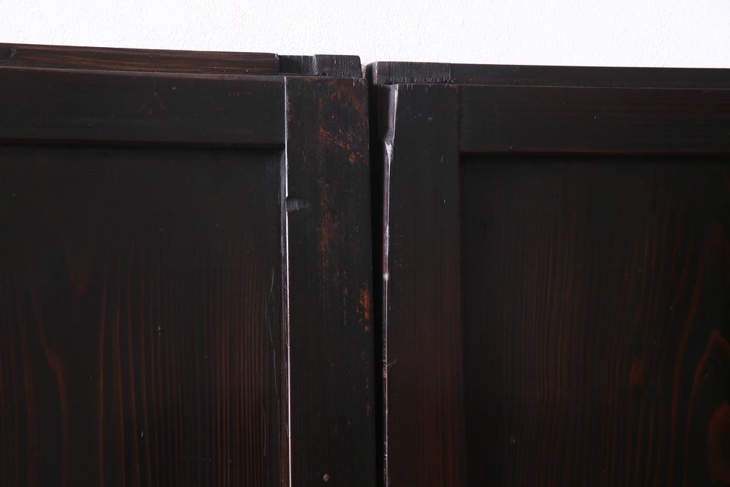 アンティーク建具　和製アンティーク　漆塗り　味わいたっぷりの明治大正期の板戸(引き戸、建具)2枚セット(R-037364)