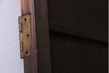 レトロ建具　昭和中期　落ち着いた色味が味わい感じる木製ドア(扉、建具)