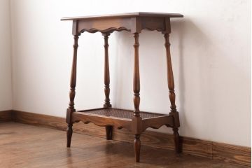 中古　カリモク　コロニアルシリーズ　クラシックカントリーな雰囲気のサイドテーブル(花台)(R-037369)