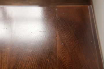 中古　カリモク　コロニアルシリーズ　クラシックカントリーな雰囲気のサイドテーブル(花台)(R-037369)
