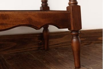 中古　カリモク　コロニアルシリーズ　クラシックカントリーな雰囲気のサイドテーブル(花台)(R-037369)