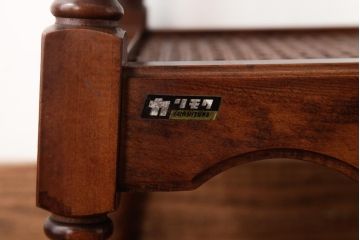 中古　カリモク　コロニアルシリーズ　クラシックカントリーな雰囲気のサイドテーブル(花台)(R-037369)