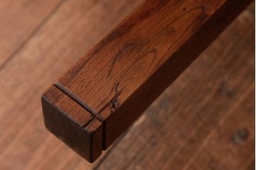 アンティーク家具　総ケヤキ材　一枚板を贅沢に使用したダイナミックな杢目の角ちゃぶ台(ローテーブル)(R-037371)