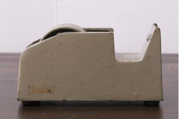 アンティーク雑貨　昭和レトロ　LION　鋳物　重厚な佇まいがおしゃれな鉄製テープカッター(アイアン)(R-037375)