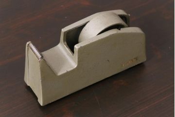 アンティーク雑貨　昭和レトロ　LION　鋳物　重厚な佇まいがおしゃれな鉄製テープカッター(アイアン)(R-037375)