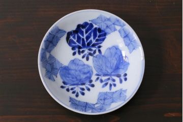 アンティーク雑貨　江戸期　伊万里　五三桐の紋様が描かれた染付小皿4枚セット(和食器)(R-037388)