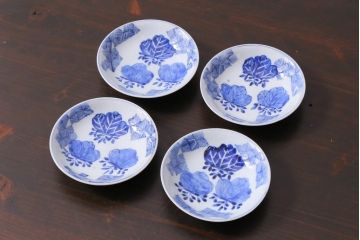 アンティーク雑貨　江戸期　伊万里　五三桐の紋様が描かれた染付小皿4枚セット(和食器)(R-037388)