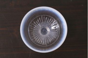 レトロ雑貨　昭和レトロ　乳白縁　碗形　コレクションにもおすすめな氷コップ(プレスガラス)(R-037390)