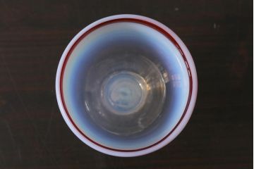 アンティーク雑貨　大正期　赤縁乳白暈し　なつめ形　氷コップ(吹ガラス)(R-037391)