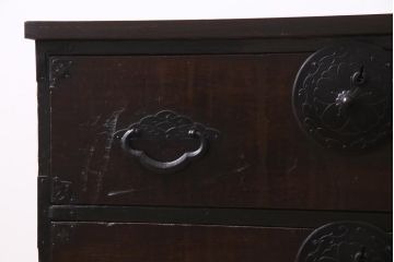 アンティーク家具　明治期　前面栗材　天板リメイク　桜丸金具の米沢箪笥ローチェスト(引き出し)(R-037340)