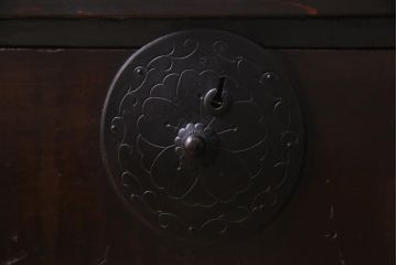 アンティーク家具　明治期　前面栗材　天板リメイク　桜丸金具の米沢箪笥ローチェスト(引き出し)(R-037340)