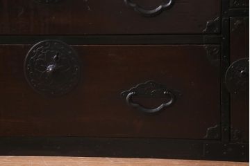 アンティーク家具　明治期　前面栗材　天板リメイク　桜丸金具の米沢箪笥ローチェスト(引き出し)(R-037340)