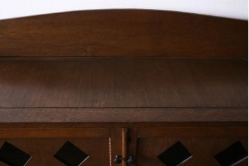 アンティーク家具　昭和初期　ナラ材　色ガラス入り　ノスタルジックなデザインがお洒落な収納棚(キャビネット、戸棚)