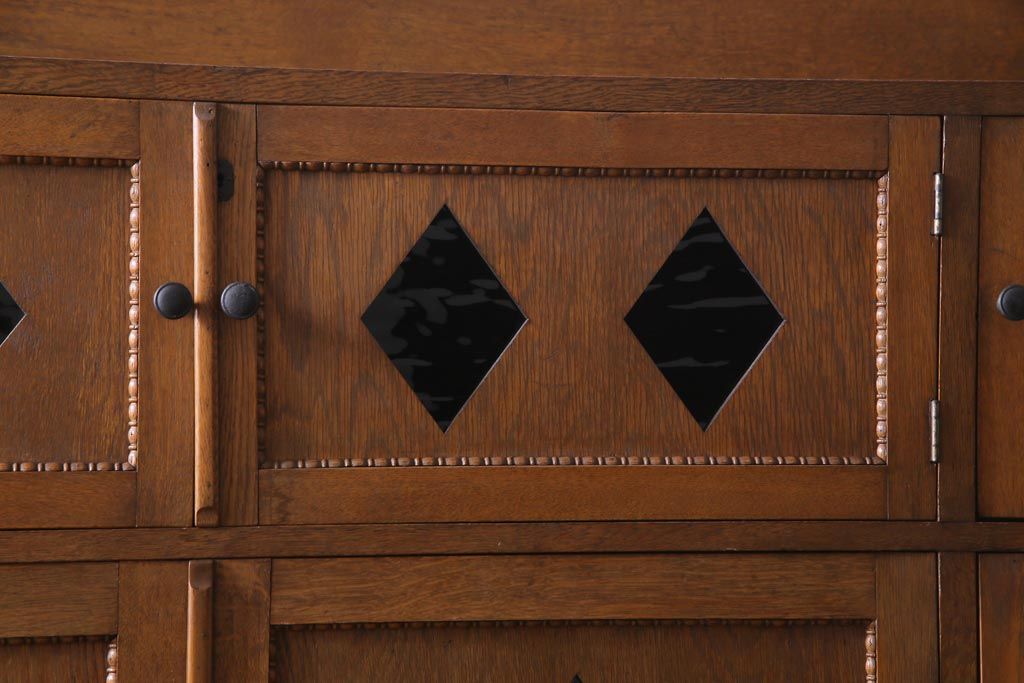 アンティーク家具　昭和初期　ナラ材　色ガラス入り　ノスタルジックなデザインがお洒落な収納棚(キャビネット、戸棚)