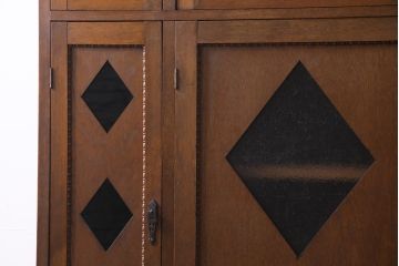 アンティーク家具　昭和初期　ナラ材　色ガラス入り　ノスタルジックなデザインがお洒落な収納棚(キャビネット、戸棚)