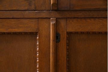 アンティーク家具　昭和初期　ナラ材　色ガラス入り　ノスタルジックなデザインがお洒落な収納棚(キャビネット、戸棚)