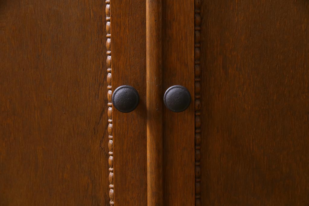 アンティーク家具　昭和初期　ナラ材　色ガラス入り　ノスタルジックなデザインがお洒落な収納棚(キャビネット、戸棚)