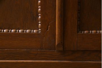 アンティーク家具　昭和初期　ナラ材　色ガラス入り　ノスタルジックなデザインがお洒落な収納棚(キャビネット、戸棚)