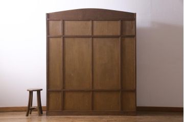 アンティーク家具　昭和初期　ナラ材　色ガラス入り　ノスタルジックなデザインがお洒落な収納棚(キャビネット、戸棚)