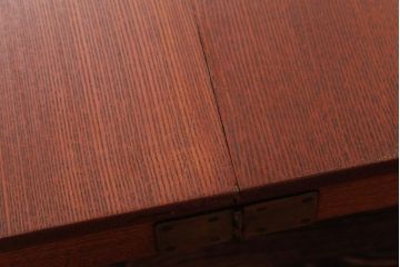 レトロ家具　エンジュ材　漆塗り　折り畳み式の珍しい座卓(ローテーブル)(R-037405)