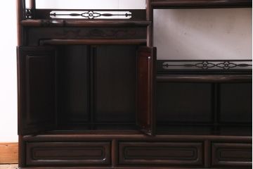 中古　国産　紫檀　漆塗り　最高級　上品な印象与える唐木指物の飾り棚(定価約170万円)(茶棚、戸棚)(R-037416)