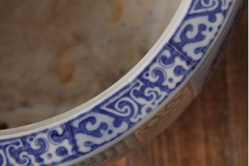 アンティーク雑貨　昭和初期　牡丹の図　タイルのようなデザインが可愛らしい瀬戸火鉢(鉢カバー)(R-037417)