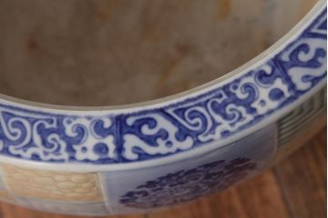 アンティーク雑貨　昭和初期　牡丹の図　タイルのようなデザインが可愛らしい瀬戸火鉢(鉢カバー)(R-037417)