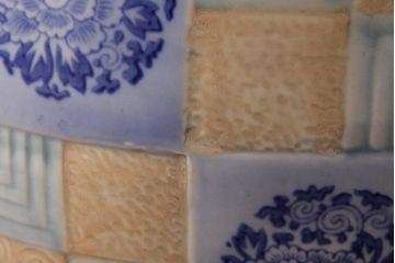 アンティーク雑貨　昭和初期　牡丹の図　タイルのようなデザインが可愛らしい瀬戸火鉢(鉢カバー)(R-037417)