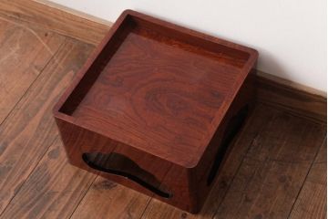 アンティーク雑貨　和製アンティーク　明治大正期　総ケヤキ材　艶やかな漆塗りが目を引くお膳(R-037420)