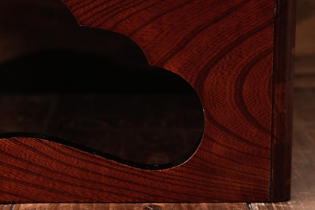 アンティーク雑貨　和製アンティーク　明治大正期　総ケヤキ材　艶やかな漆塗りが目を引くお膳(R-037420)