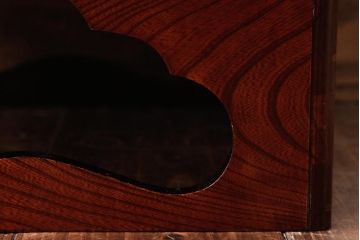 アンティーク雑貨　和製アンティーク　明治大正期　総ケヤキ材　艶やかな漆塗りが目を引くお膳(R-037420)