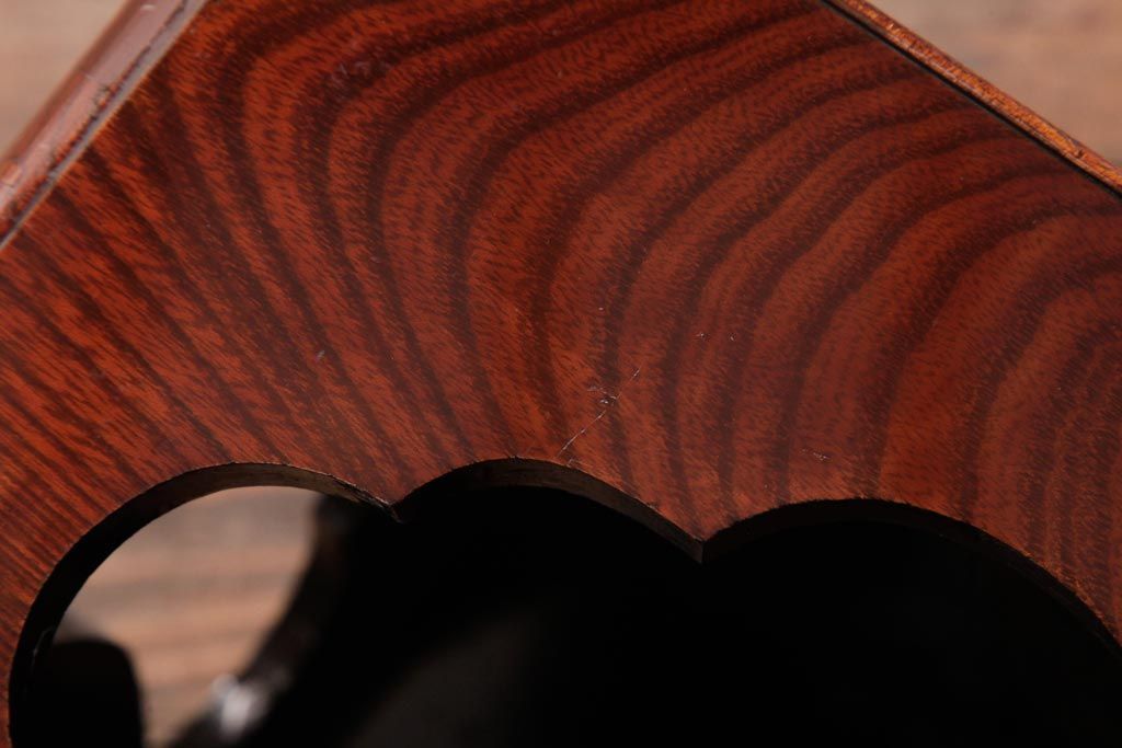 アンティーク雑貨　和製アンティーク　明治大正期　総ケヤキ材　艶やかな漆塗りが目を引くお膳(R-037420)