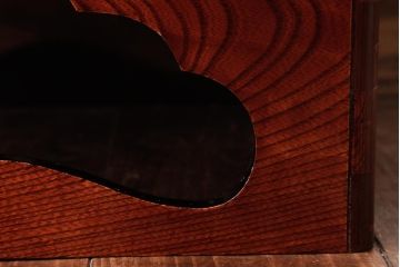 アンティーク雑貨　和製アンティーク　明治大正期　総ケヤキ材　艶やかな漆塗りが目を引くお膳(R-037421)