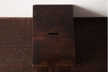 アンティーク雑貨　古民具　明治大正期　総ケヤキ材　古い質感が味わい感じる銭箱(銭函)(R-037422)