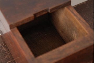 アンティーク雑貨　古民具　明治大正期　総ケヤキ材　古い質感が味わい感じる銭箱(銭函)(R-037422)