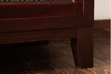 アンティーク家具　和製アンティーク　当店オリジナルガラス　前面ヒノキ材　昔懐かしい和の雰囲気漂うリメイクキャビネット(収納棚、ガラス戸棚、サイドボード)(R-037427)