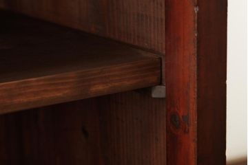 アンティーク家具　和製アンティーク　当店オリジナルガラス　前面ヒノキ材　昔懐かしい和の雰囲気漂うリメイクキャビネット(収納棚、ガラス戸棚、サイドボード)(R-037427)